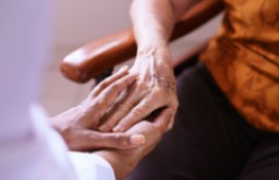 TRF4 reconhece imunidade de pagamento do PIS para entidade beneficente que acolhe idosos