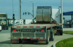 TJ/SC: Fornecedor e transportadora devem indenizar danos de acidente causado por carga solta